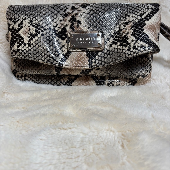 Nine West Black and Tan Snake Print Wristlet - Picture 4 of 5